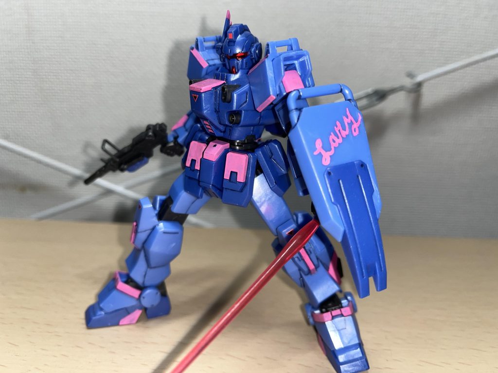 頭部は好みでツノありでメインカメラは赤色を。