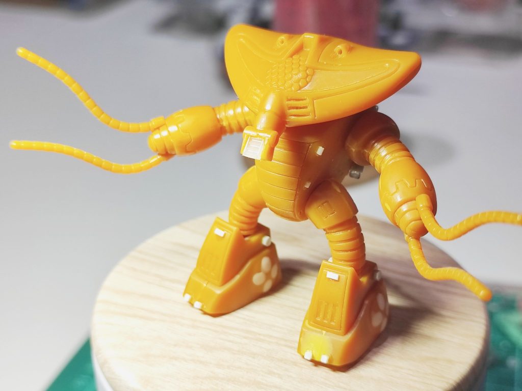 ポリパテで合わせ目消しとプラ材でディテール追加ダクト部分はカットした結束バンド