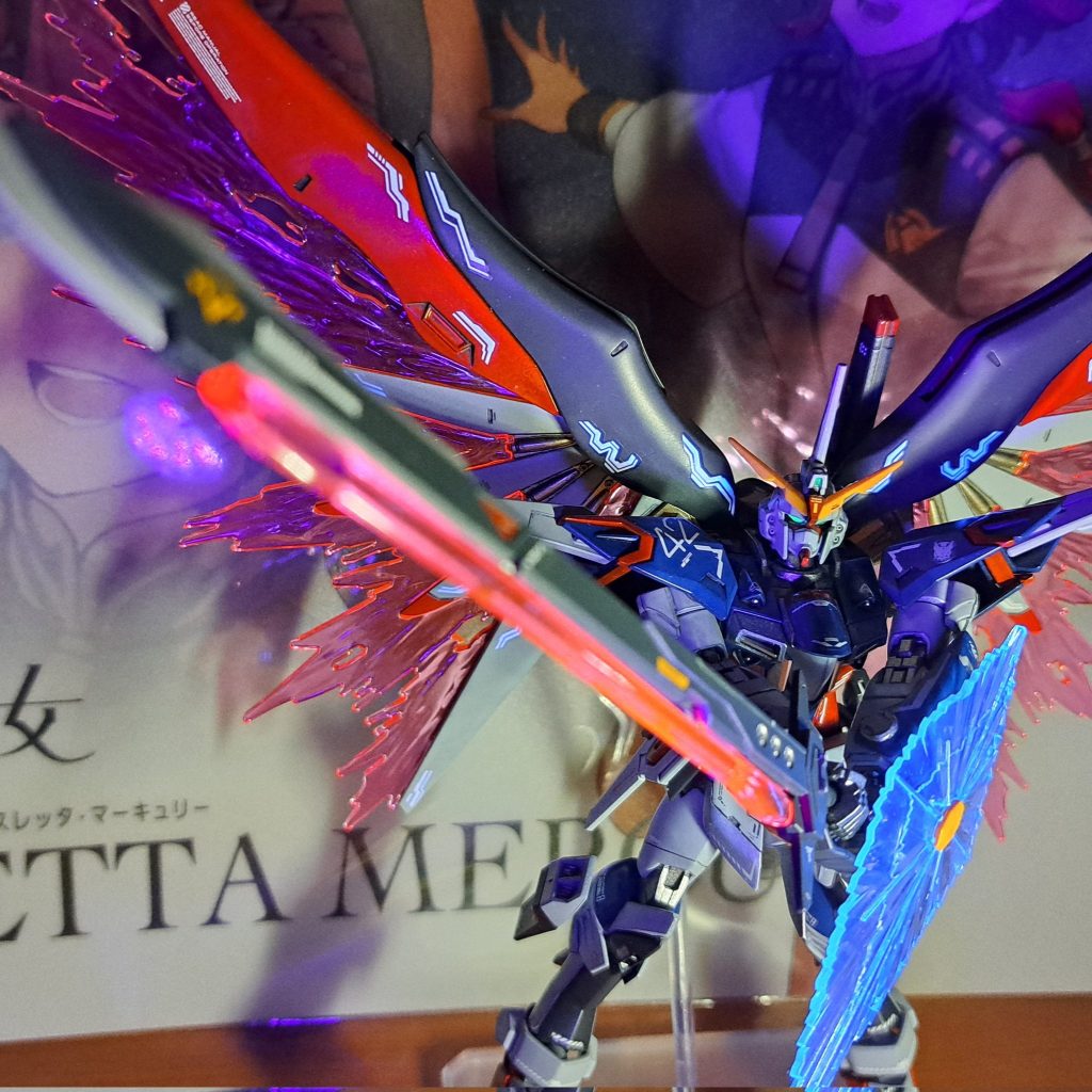 アロンダイトもかなりトーンを抑えたカラーに変更しています。こんなに細いのに、MSどころか戦艦まで切ってしまうのは不思議です。かっこいいから別に構いませんが。