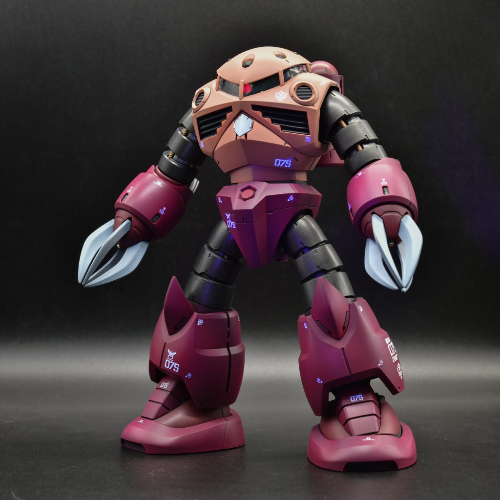 基本的にディテールが少なく面が広いキットはグラデーション塗装で仕上げるようにしています。