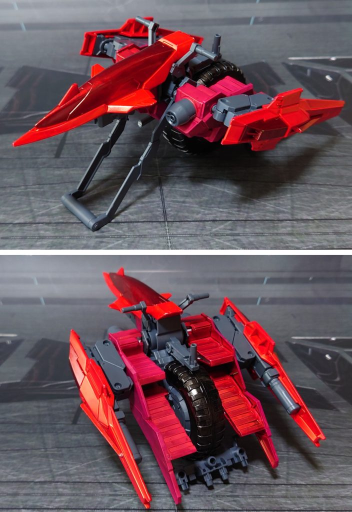 専用カラーに仕立てたメテオホッパー。普通に組み立て、余っていたガンダムマーカーでザッと塗った物です。