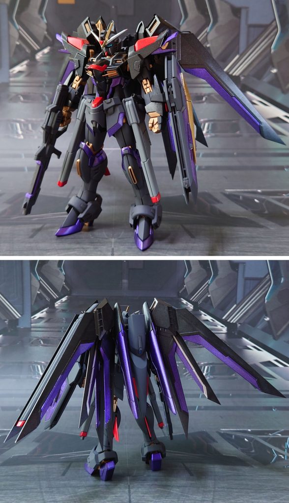 ディセントフリーダムガンダム、前後ろ。工作はゲート痕の処理、各部エッジ尖らせ、首裏の肉抜き穴埋め、レールガン後部の合わせ目消し、ヒケ対処、市販のプラ/金属パーツ貼り付けでディティールアップ工作。手首を30MMオプションセットから一式流用しました。