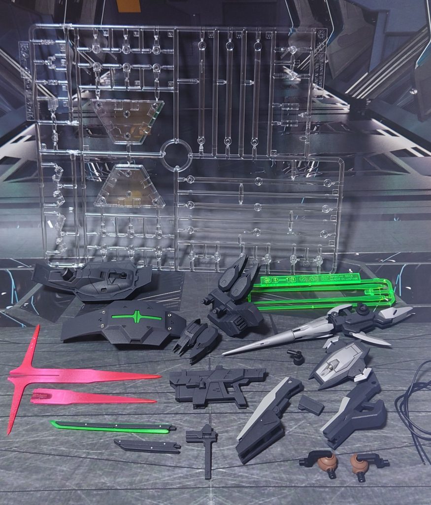 1セット分の内容。工作はゲート痕の処理、各部エッジ尖らせ、肉抜き穴埋めとできる範囲での合わせ目消し、ヒケ対処、市販のプラ/金属パーツ埋め込み・貼り付けでディティールアップ工作。グエル専用ディランザは持っていないのですが、一応ビームエフェクトの塗装だけしておきました。■塗装工程・グエル専用ディランザ用ビームパルチザン・ビームトーチ刃エフェクト：根元にベースホワイト→先端にメタリックレッド→全体に蛍光ピンク