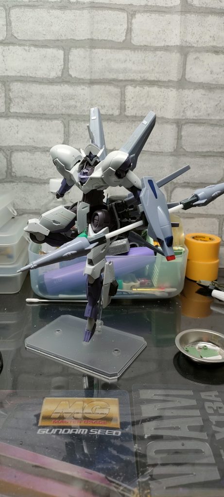 構想段階です。わかりにくいですが、背中のバーニアはプロヴィデンスの肩アーマです。