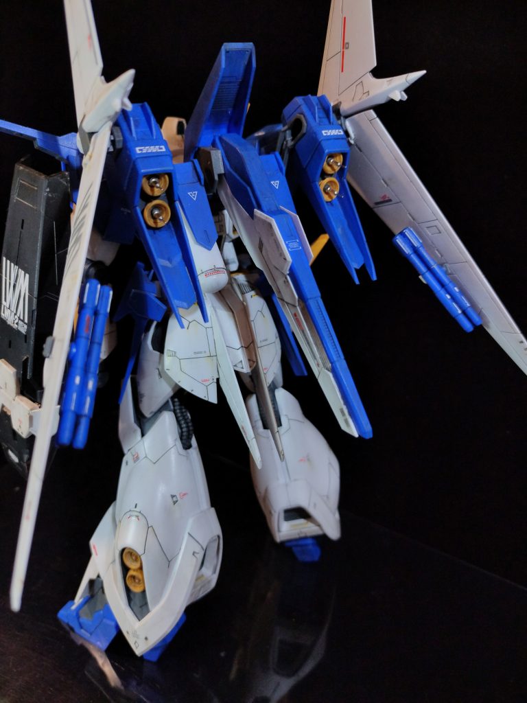 各バーニアはビーズやメタルパーツでディテールアップ