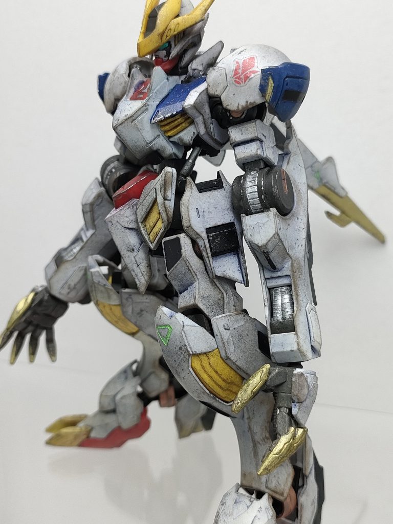 ガンプラ再熱で2キットめに購入したのですが、当時はウェザリングなんて出来なくて…こいつはウェザリング似合いますな〜😎今回は初めてスポンジピッチングを行ったのですが…ハマる〜😍もっと最初からやってれば良かったww