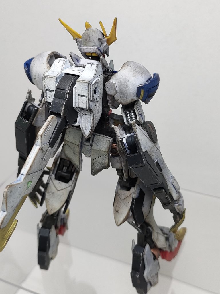 バックパックは塗り分け面倒くさかったので、思い切って白一色でガンマカEXニューホワイトで塗装しました。全然良かったです✨