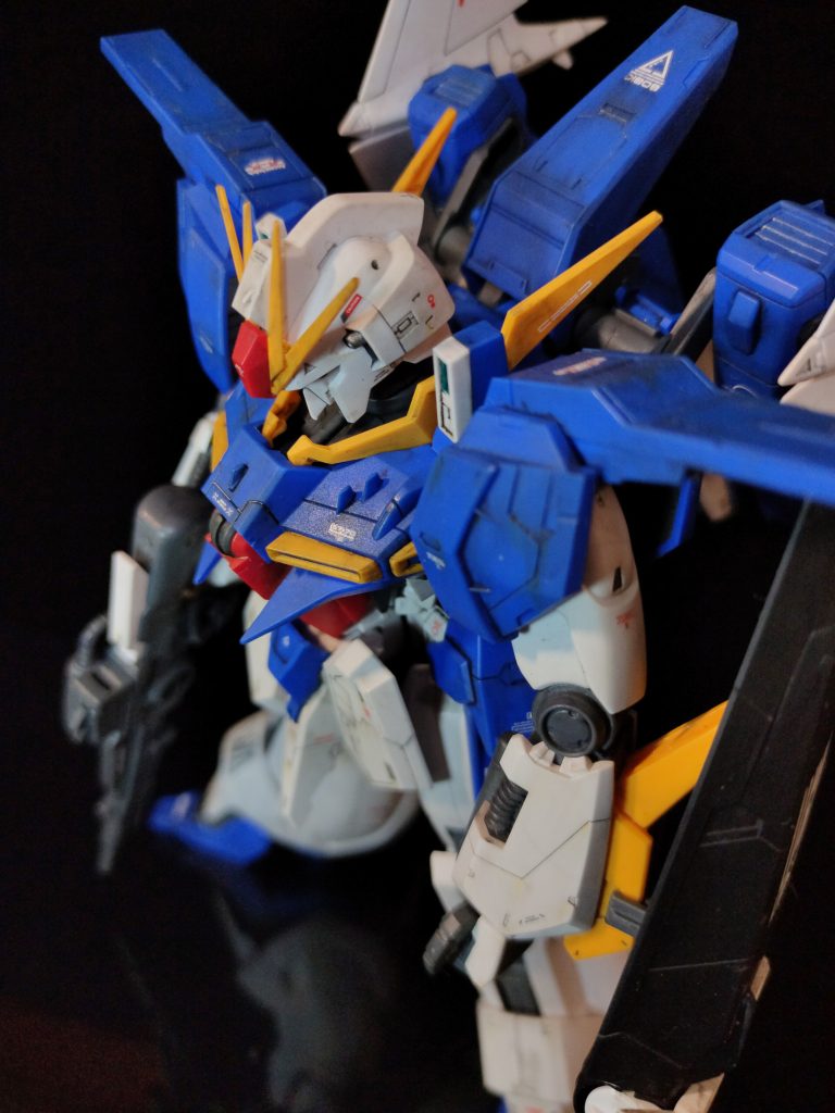 今回はリントヴルムですなんだかんだやっぱり主役機?と言うかトリコロール機