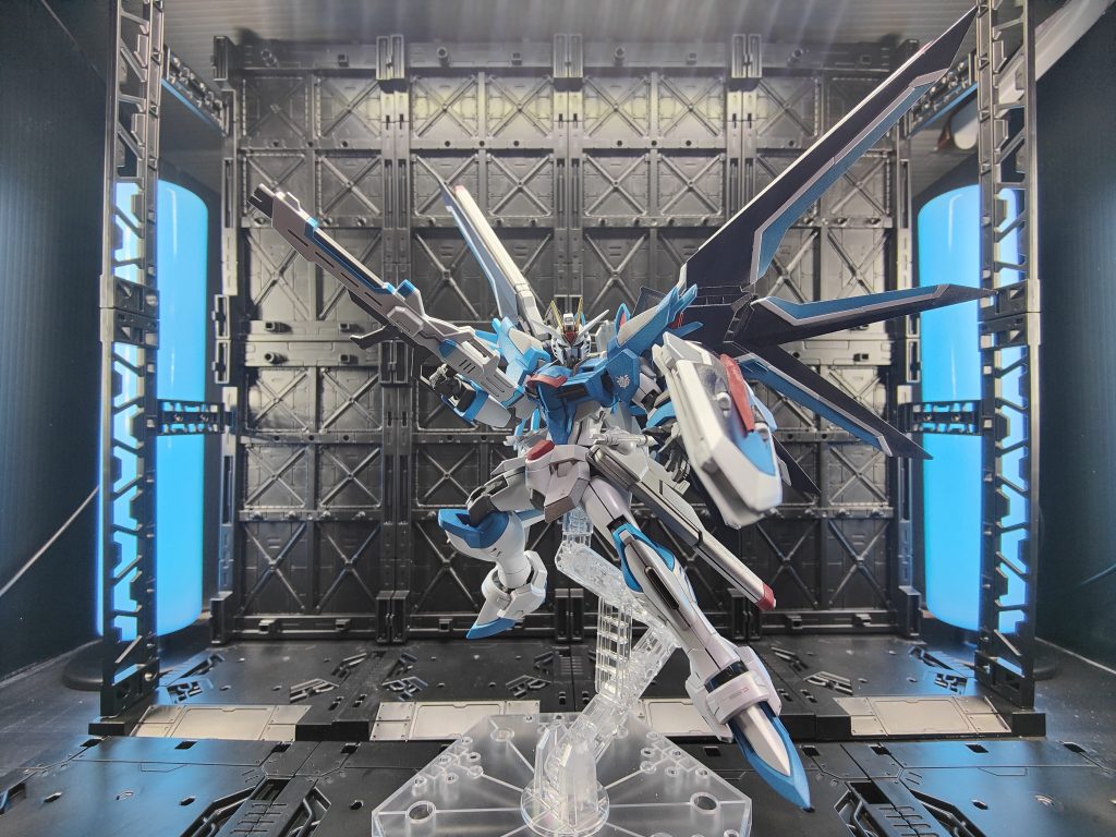 青部はクリアブルーでキャンディ塗装、白部は白の上にパールシルバー、ウイングはプリズムブルーブラックで仕上げました。