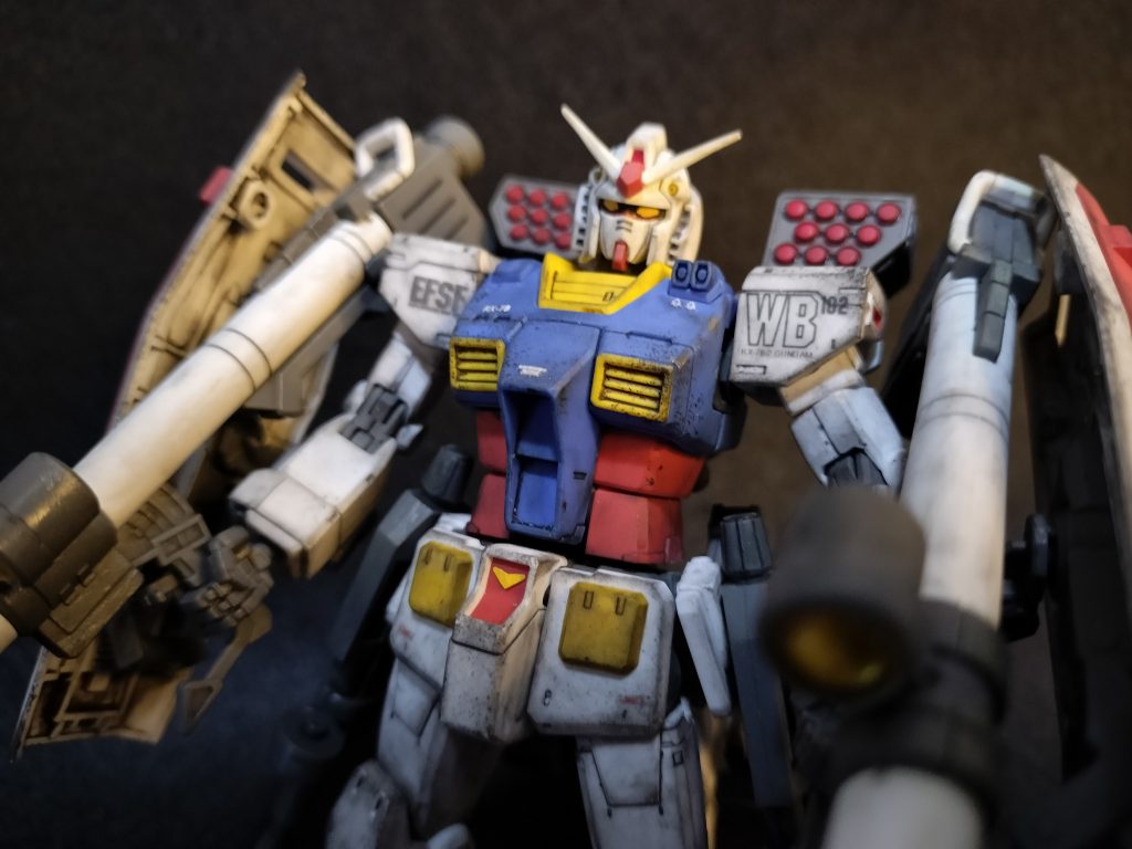 バストアップ。ほぼ素組・成形色生かしてます。作ったデカールや付属のシールなども貼って、艶消して汚してます。