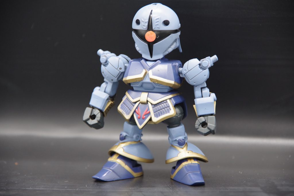 軽装状態。肩は可動化した際に切り落とす部分があったので30MMの肩パーツを切って貼ってしてます。 最近SDガンダムに30MMの関節移植をして可動させる方法を見つけてチャレンジしてましたが、自分なりにはイイ感じに表情がつけれるようになったと思います。ご覧頂きありがとうございました!