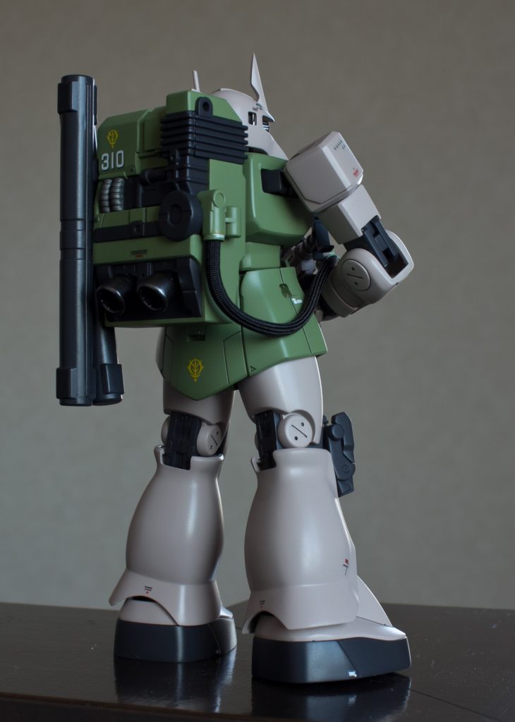 ちょっとボディが緑過ぎました。ザク・キャノン作った際に使用した緑そのまま流用したらこうなりました😆