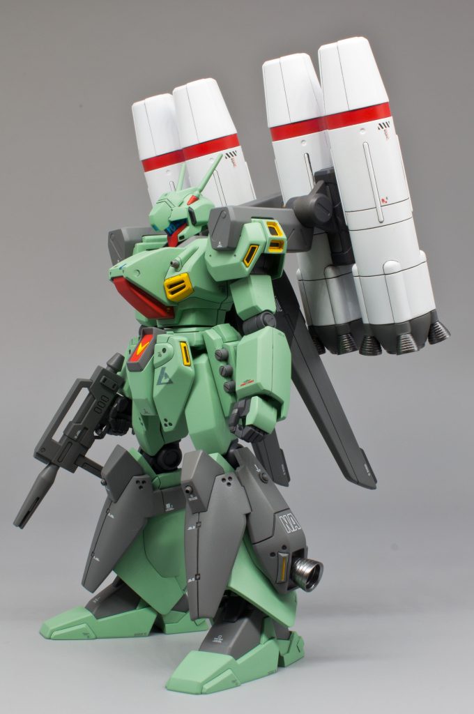 下腕は設定に近しい形状になってたり造形はなかなか良好なのにとにかく色分けがほとんどされてないんですよね💦