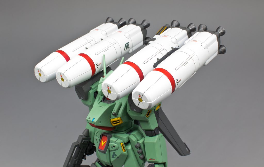 デカいミサイルですが、この状態はもちろん立てても意外と自立は全く問題なかったですね!