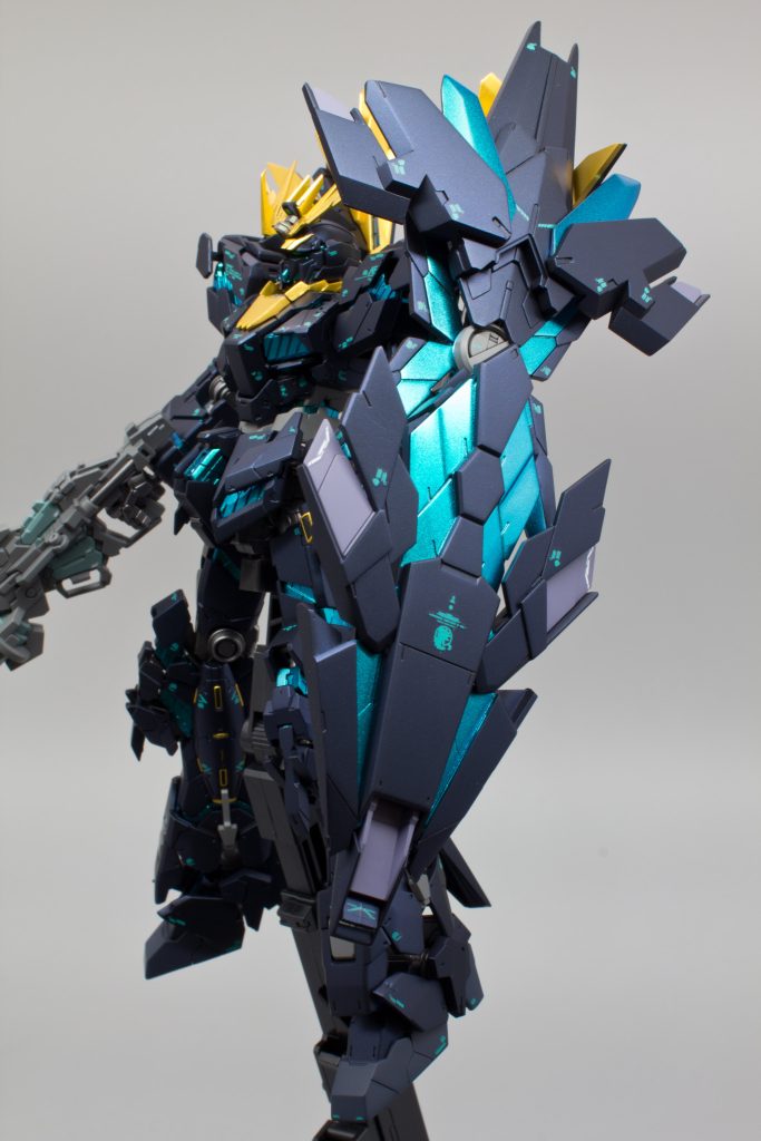 ただ、このバンシィ・ノルンはガイアカラーのプリズムブルーブラックを使って、実物はもう感動的なまでのバンシィブルーで、カラーの名前「バンシィブルーブラック」にすりゃいいのにって位個人的にはドンピシャカラー❗なのにどうしても画像ではそれが再現されてなくてちょっとガッカリしました。。何ででしょう？？