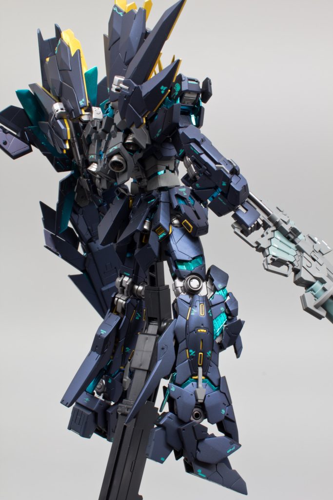 また、覚醒したサイコフレーム塗るためにだいぶ前に入手したガイアカラーのプリズムブルーグリーンも、下地のアルティメットブラックのお陰でイメージ通りの発色でこちらは満足です❗