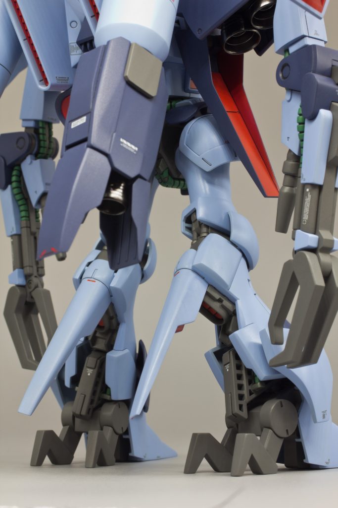 カカト?後ろ側のツメの肉抜き穴も塞ぎましたが、その上のフレームは「トラス構造」と理解してそのまま(笑)