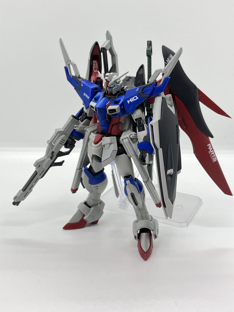 素体になったのはライフリとイモジャ、あとバックパックはライフリをベースにしてデスティニーの羽をつけました。