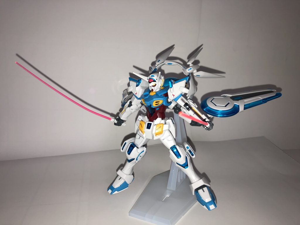 ビームサーベルは細め。ただ柄を収納するところがない。