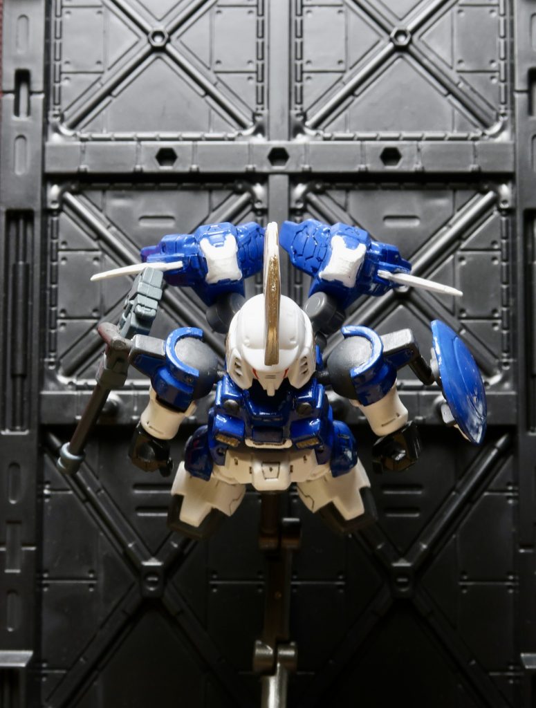 バーニアはコトブキヤのジョイントで背中に接続し、表情をつけられるようにしました。