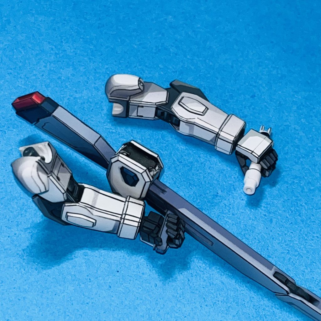 キャリバーンの時の持ち手を少し改修。ビームサーベルはやや無理やり持たせてる😅