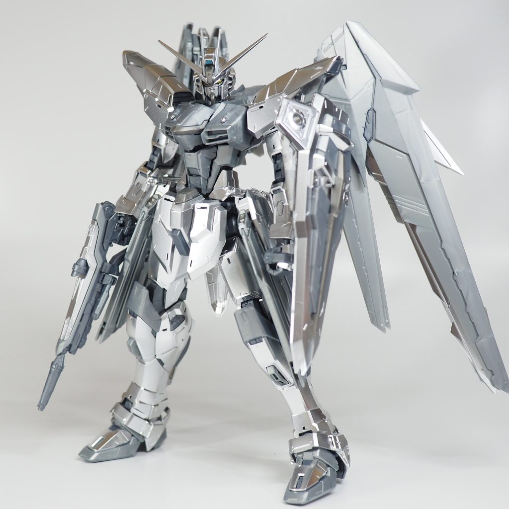 マルコシアス、端白星のアイアンブラッドコーティングを作った時に、いつかはフリーダムのシルバーコーティングも購入して作りたいと思っていました。(思ってはいたけどお値段が…手が出なかった)映画に合わせて?再販があったので、購入して作りました。