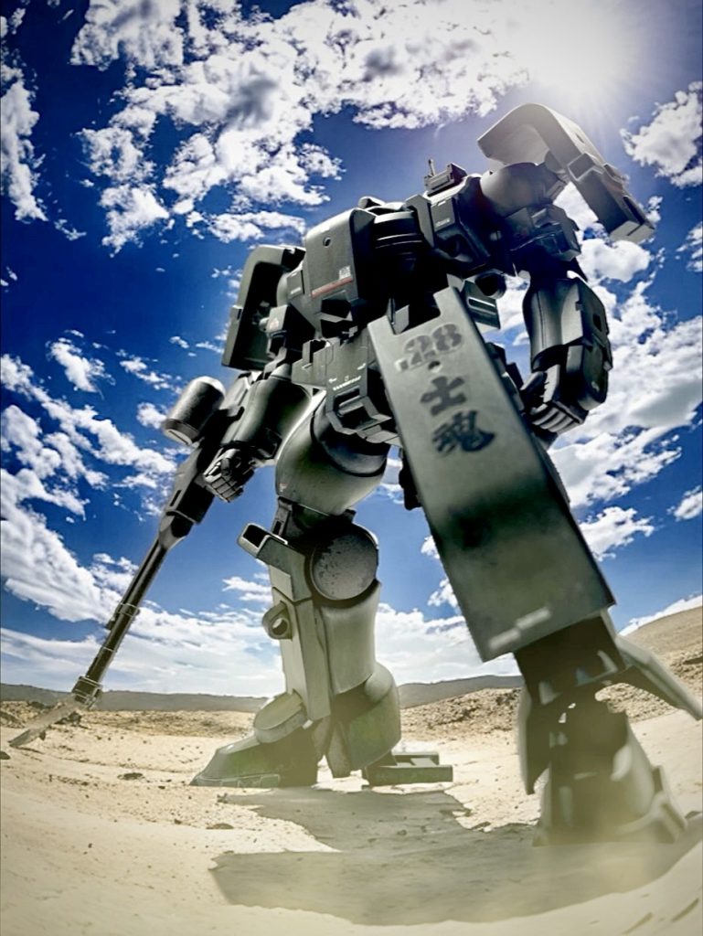 サムネとは打って変わって暑い所に配備させました。広角の処理で少しは大きく見せられたかな？