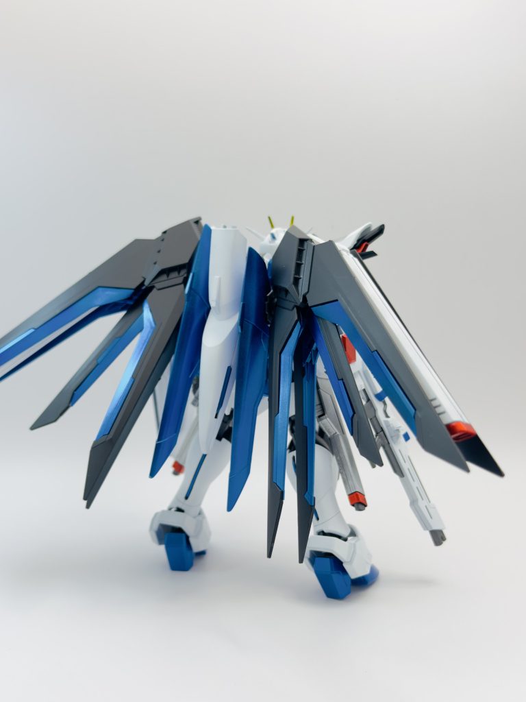 変形の為の背中の背負い物は賛否両論て感じ。