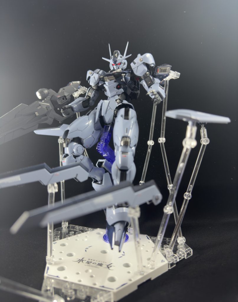 箱絵風に撮ってみたこのデルタプラスカラーでの差し色の赤がお気に入りちなみに脇下は赤のメッシュパイプを入れてアニメの劇中再現(案外知られないのか、それともめんどくさくてやってない人が多いのかどちらなんだろう)