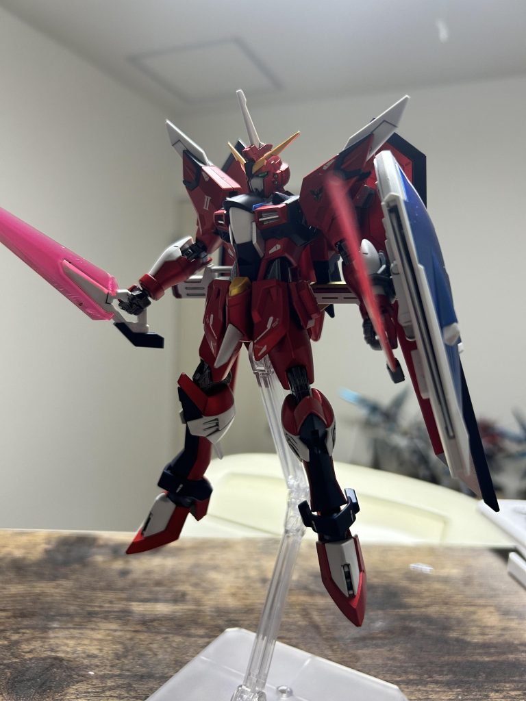 シールドは明るい青に。なんか浮いてる。