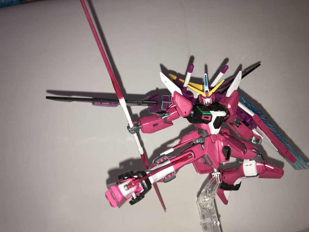 蹴りの機体と思わせて弐式ではトサカビームサーベルとか……もうビームサーベル追加する場所が他になかったのか、イライジャのあれからつながったのか