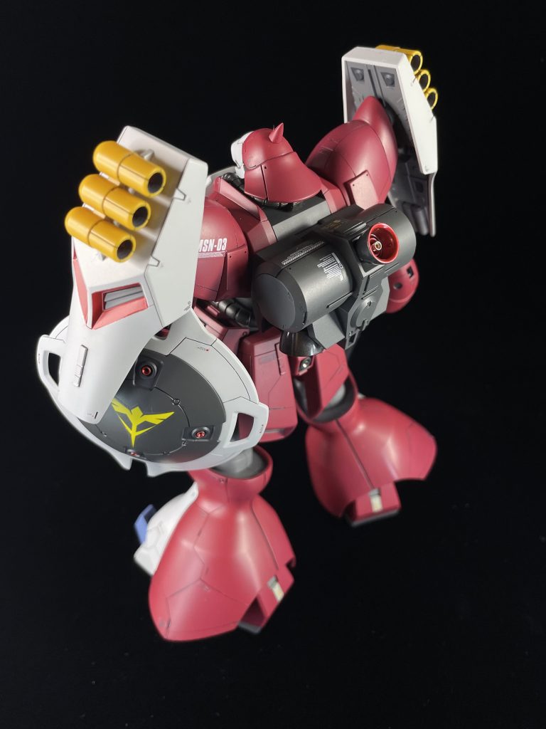 HGUCヤクトドーガ、、前回アップのギュネイ機との同時制作でした。ディテールやデカールを同じくように配置しています。赤い機体は 撮影が難しい、、明るくすると、白いパーツのディテールが消えるし、暗くすると、赤が濁って見えるし、、上からの撮影画像が、実物に1番近いです^ ^最近、ディテールパターンをいろいろ試してるんですが、、結局 どんなでもカッコイイので 毎回悩み中 笑 最後までご覧いただきありがとうございました。