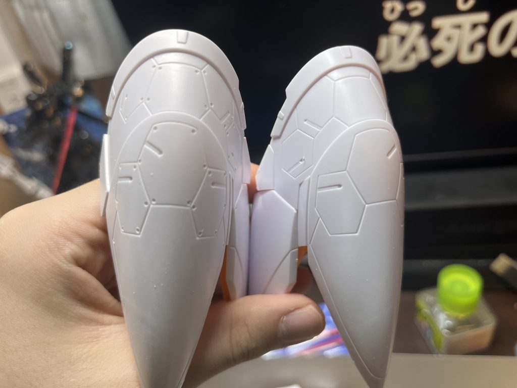 モールドは結構多めに。1.0ミリはモールドにしては太いかなとも思いましたが、ペーネロペーがなにぶんデカいのでなんやかんやいい感じに収まりました。