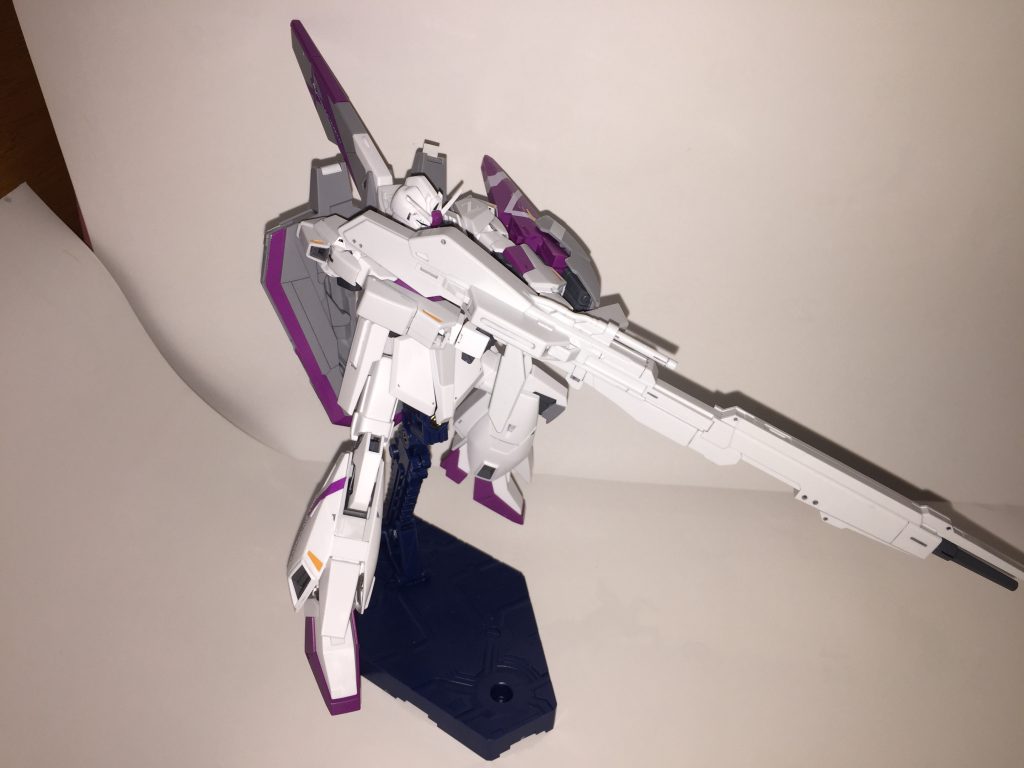 旧HGUCより可動範囲が広がったのでハイメガランチャーも持たせやすくはなったけどやっぱり機体に対してデカすぎるので大変