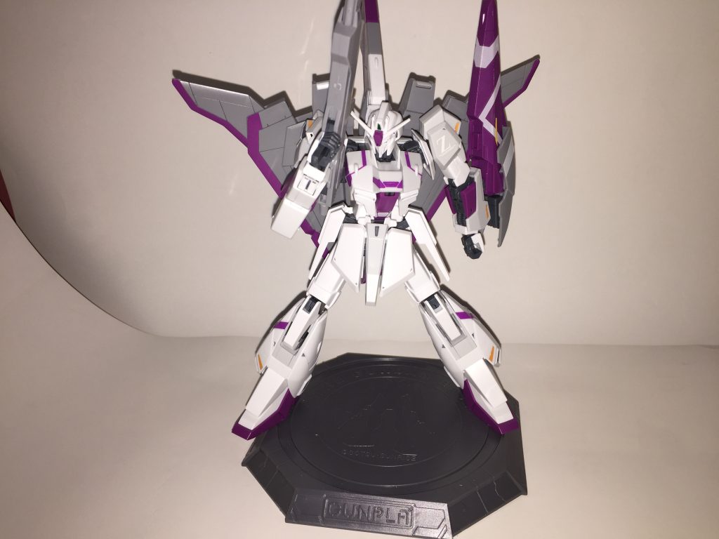 ディスプレイベースが付属、とは言うけどスタンド穴とか付いてるわけじゃないので正直微妙