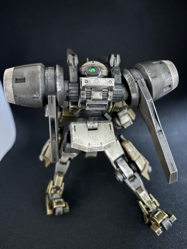 バックショット　デミトレヘッドが見ている