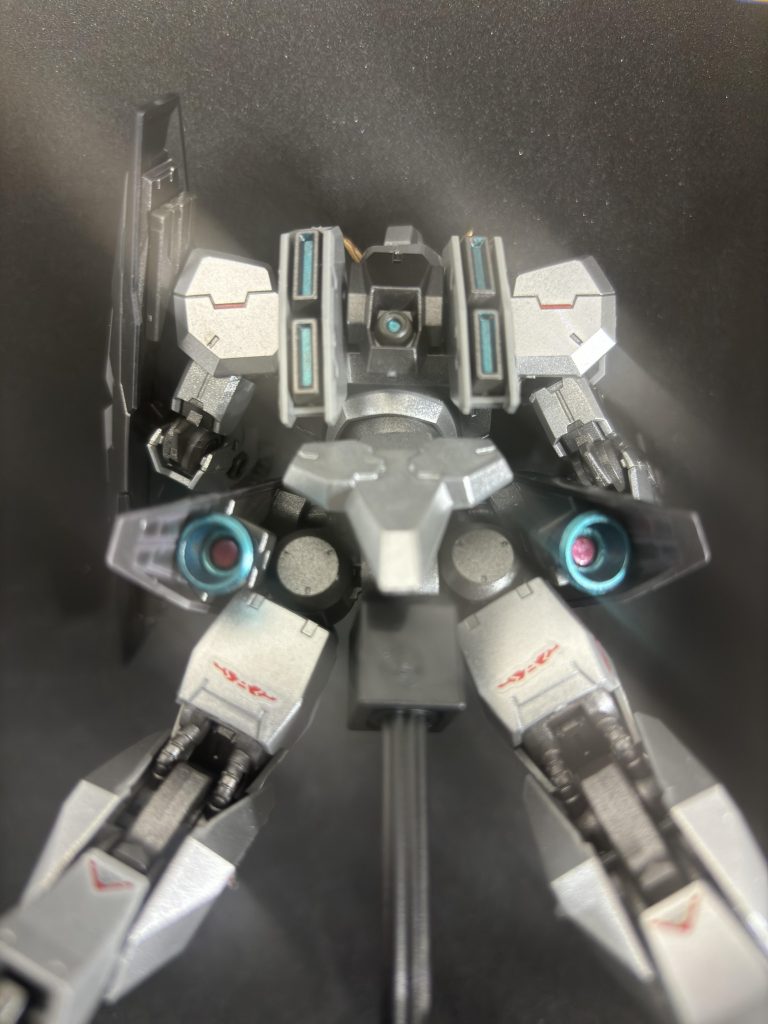 バーニアは青鉄色＋メタリックレッドで部分塗装