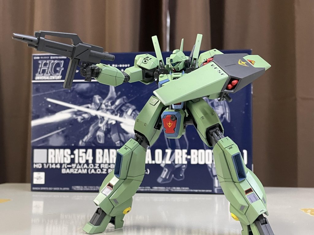 塗装はジェガンのカラーリングを参考に塗装。 特徴的な本体グリーンが綺麗に発色して良かったです。 デカールはロンドベル隊のものを使用。なんかの外伝でロンドベル隊にしれっと何機か数合わせで配備されてそこそこ活躍しそう。