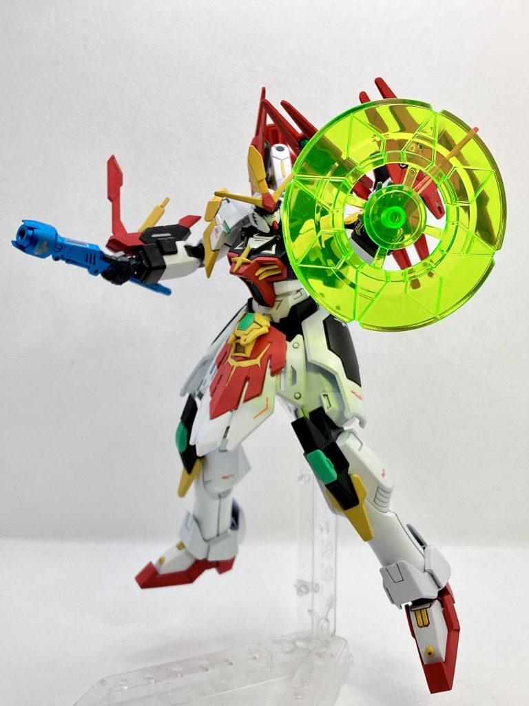 掌から魔法陣を出し天空から稲妻を呼び寄せる「ギガファン」