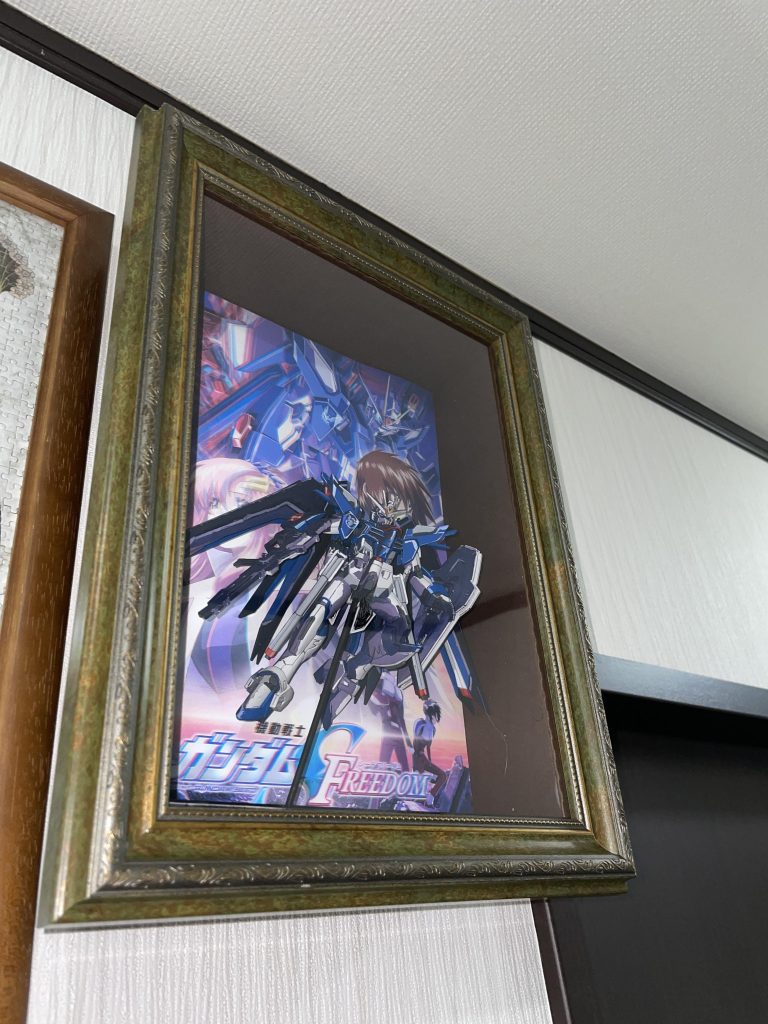 フレームと箱はセットで壁掛けに出来ます。