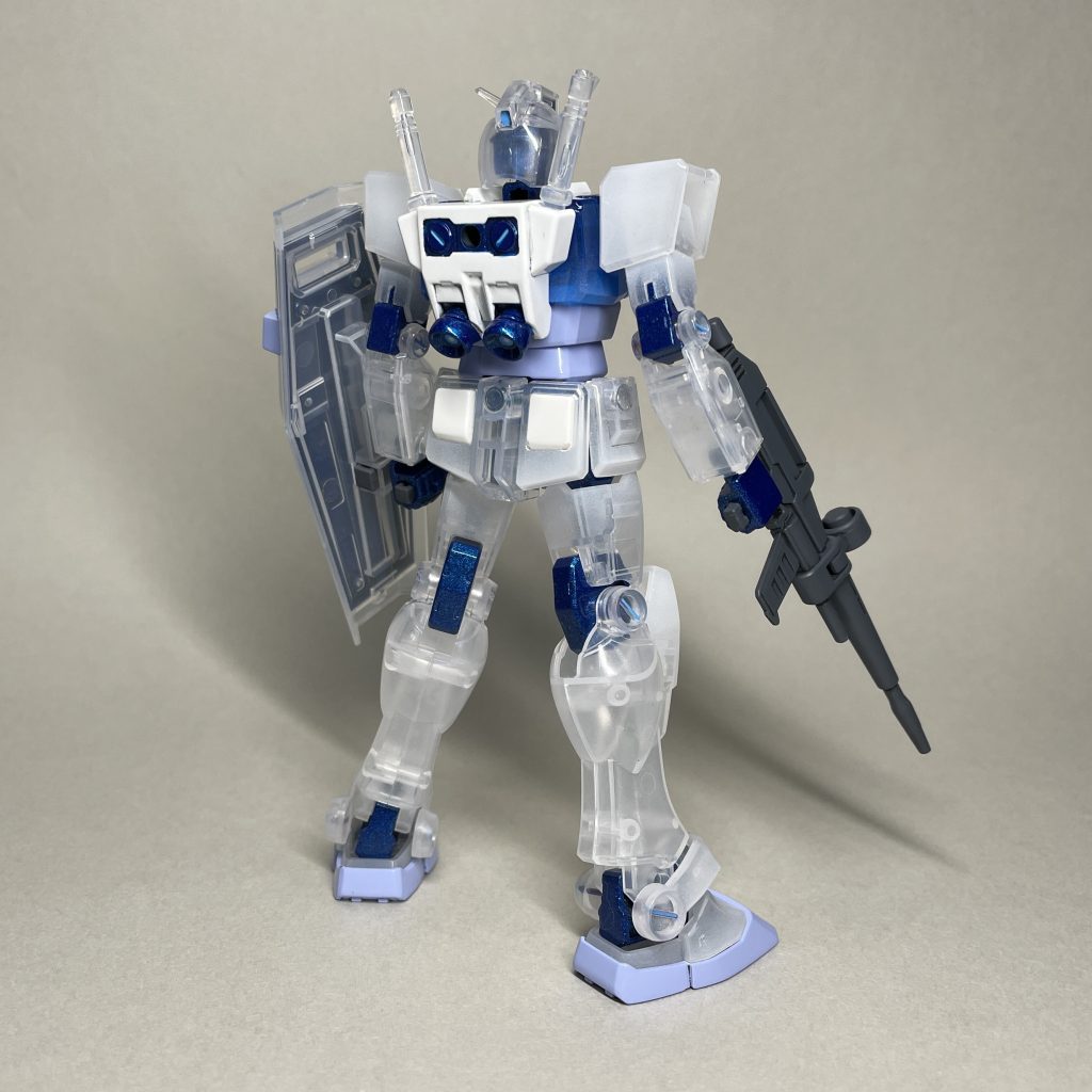 通常装備(うしろ) シールドのソリッドパーツの裏面が見えるので、メタリックブルーで塗装しました。