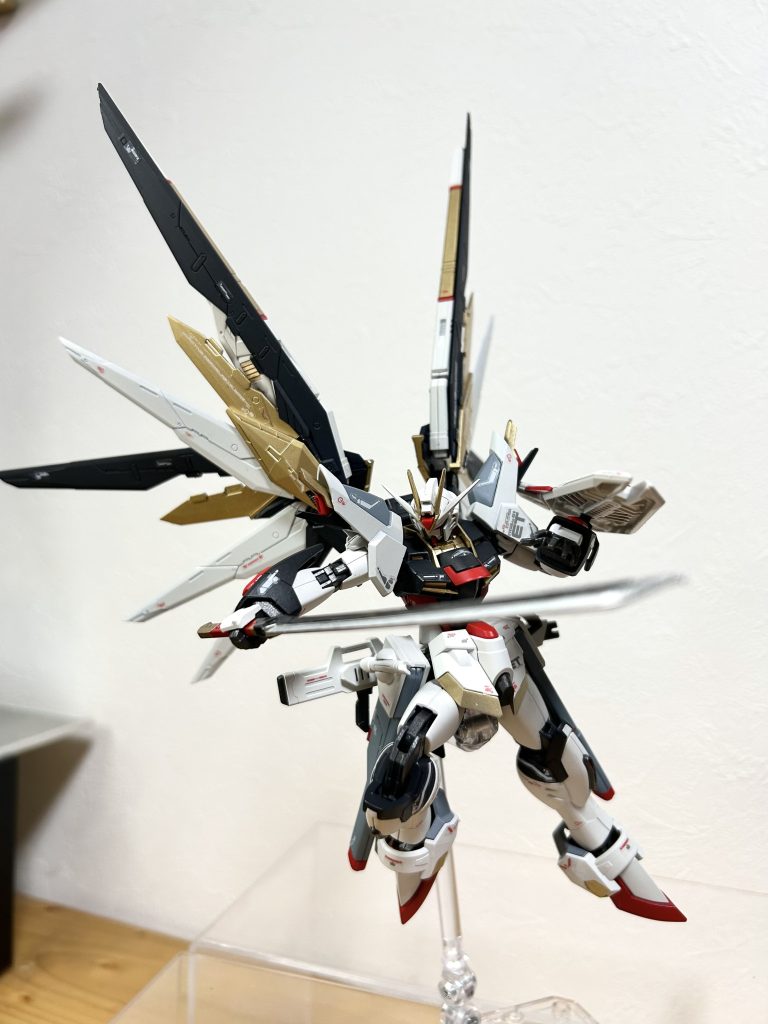 左側のビームサーベルラックは、排除しバルバトスのソードラックを設置してあります。 