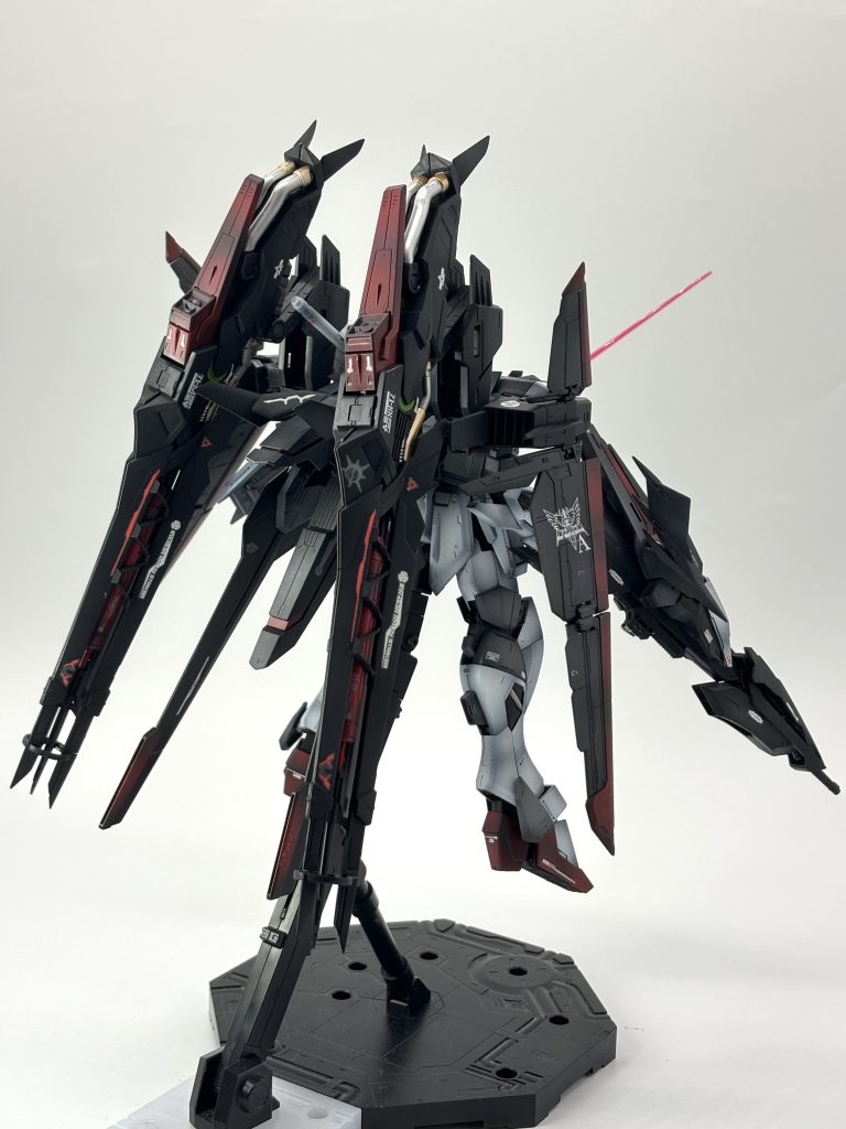 キャノンは八の字に配置して翼っぽく赤黒にしたことで渋くていい感じ！