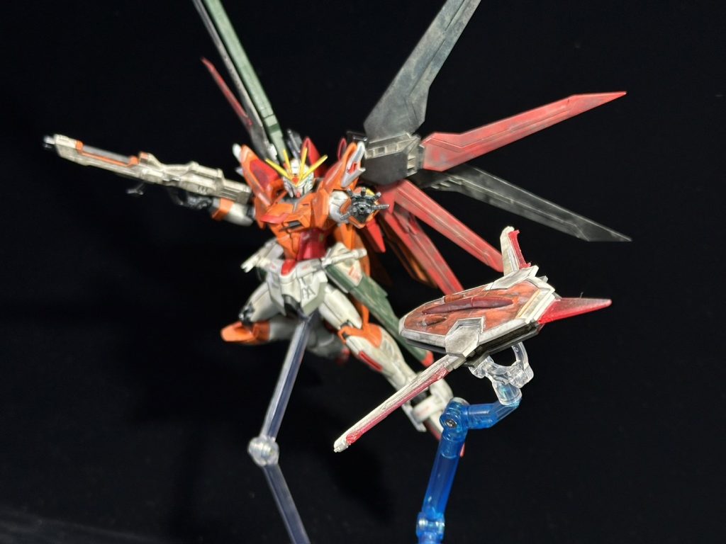 ビーム部はトランザムホロレッドを用いて塗装。