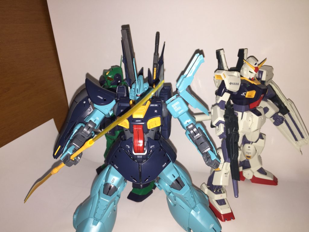 MG MK-IIとネモと。MG百式は持ってない。Z2.0は腕が折れて一生ウェイブライダー。