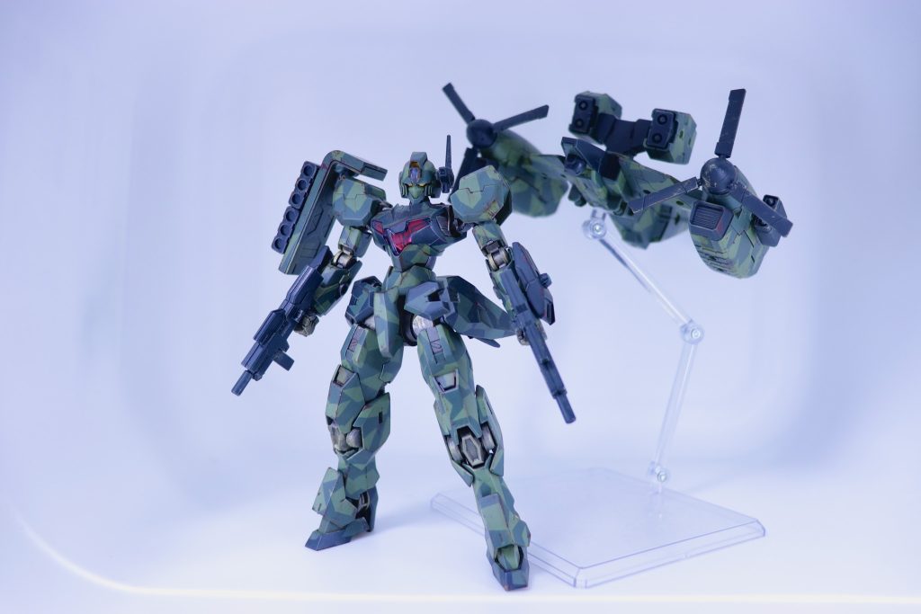 ガンヴォルヴァに使った機体は、30MMのティルトローター、ザク(肩)アンテナをマークIIのバルカンポットを拝借し作りました。その多ジャンクから少々。戦地をイメージウェザリングもしております。