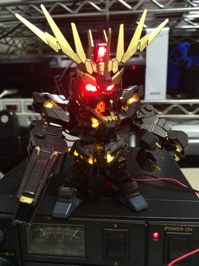 旧バンシィチップLEDがなかったので3mm砲弾型に抵抗を半田付けしたのを無理矢理埋め込んでました😅足のサイコフレームはクリアパーツではなかったのでこの時はアイデアが思いつかず断念しました。