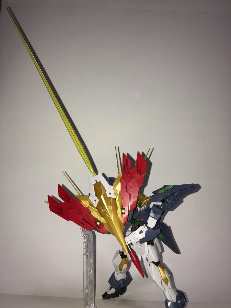 MGリ・ガズィカスタムのビームサーベルを付けてみたら長さ的にはしっくりきました。もう少し太さがあればイメージ通りになったかも。