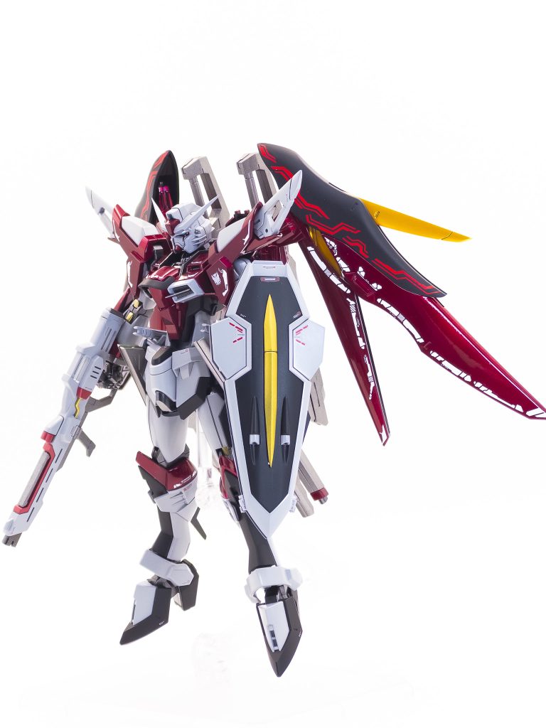 カラーリングはソードインパルスの配色を参考に、メインの赤はザフトレッドをイメージしたメタリックワインレッドにしました。また、ライジングフリーダムと対になるようにも意識してます。