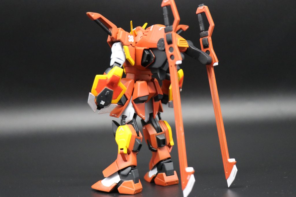 今回はベースのHGカラミティにソード用の改造キットを使ったので合わせ目消し&肉抜き穴埋め&全塗装をしました。